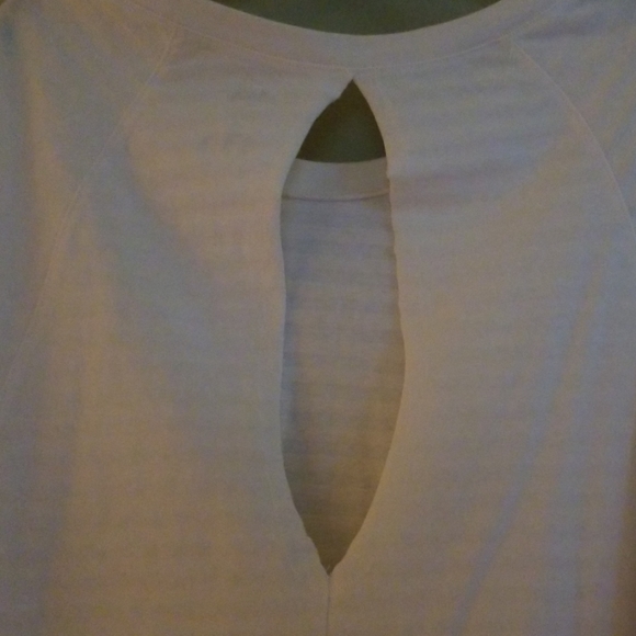 White shirt - Picture 3 of 6